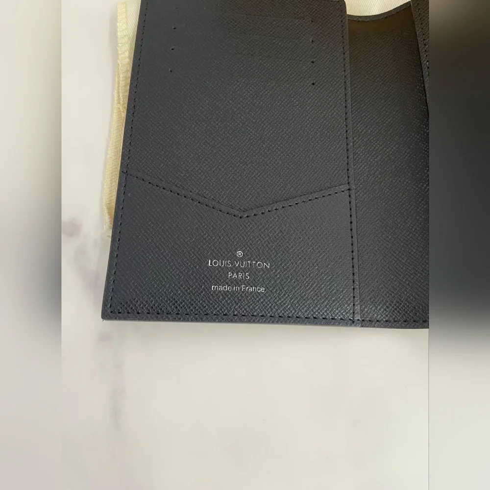 Louis Vuitton Monogram Eclipse Passport Cover - Black/Gray